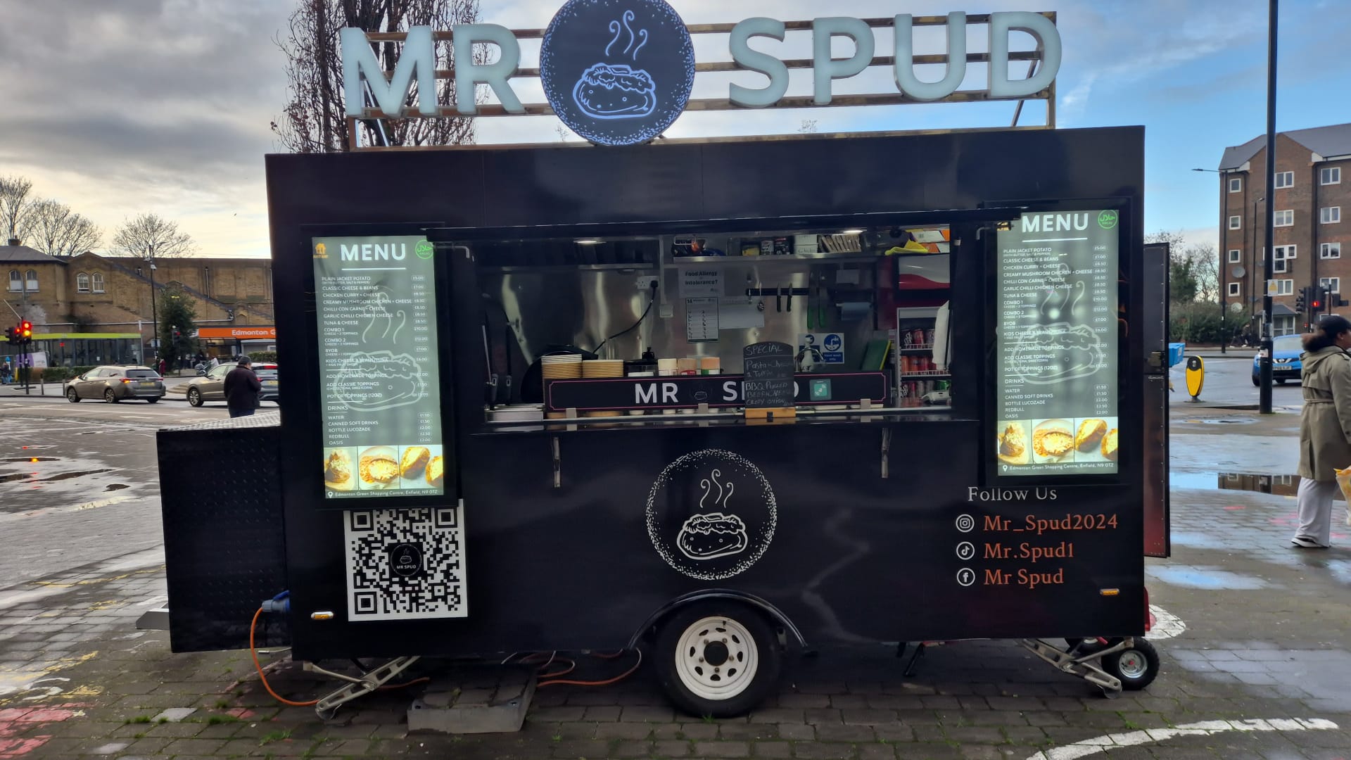 MR SPUD food truck